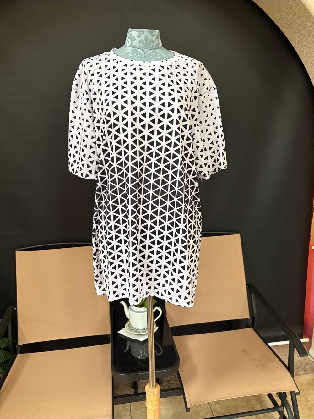 Black and White Geometric T-shirt
